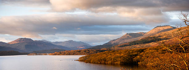 pôr do sol no loch lomond - loch lomond loch ben lomond scotland imagens e fotografias de stock