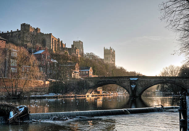 hdr blick auf das schloss und die kathedrale, durham, großbritannien - castle famous place low angle view england stock-fotos und bilder