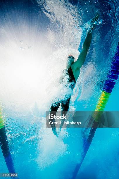 Schwimmen Stockfoto und mehr Bilder von Schwimmen - Schwimmen, Wettbewerb - Konzepte, Sport