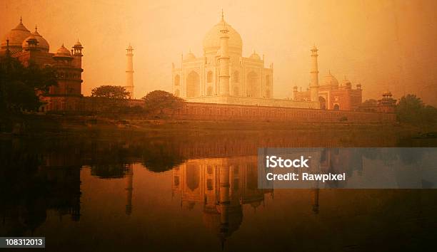 Foto de Romântico Taj Mahal e mais fotos de stock de Agra - Agra, Amor, Culturas