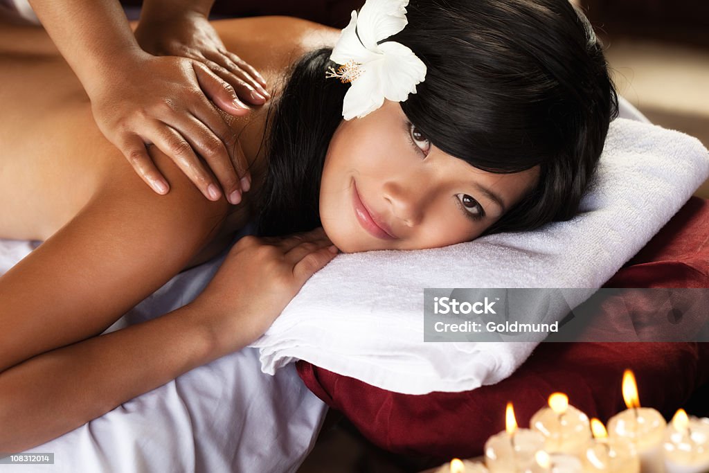 Sesión de masajes - Foto de stock de Aceite de aromaterapia libre de derechos