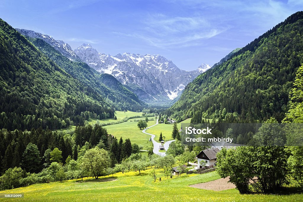 Idillio Alpi valley - Foto stock royalty-free di Valle