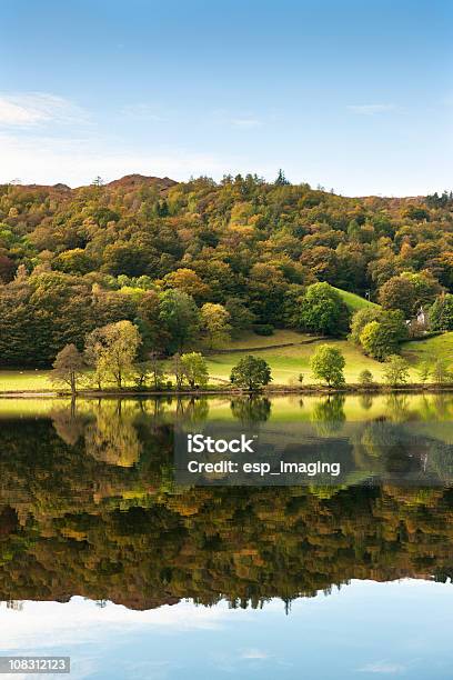 Красивая Осень Озеро Рефлекшн Grasmere — стоковые фотографии и другие картинки Grasmere Lake - Grasmere Lake, Грасмир, Англия