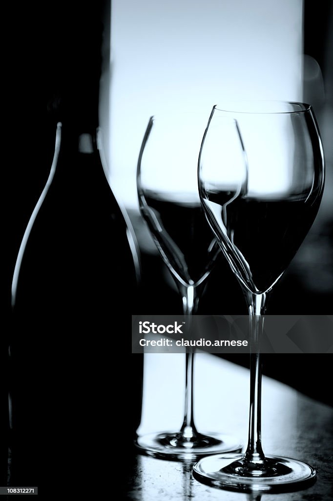 Trois verre de vin avec bouteille de Champagne - Photo de Alcool libre de droits
