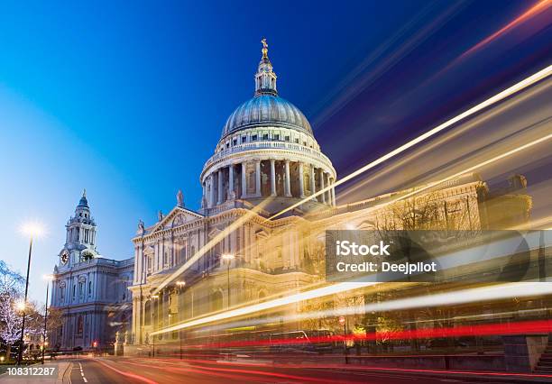 St Pauls Cathedral W Nocy W Londynie - zdjęcia stockowe i więcej obrazów City of London - City of London, Fotografika, Godzina szczytu