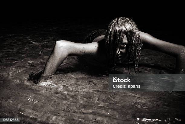 Acqua Di Horror - Fotografie stock e altre immagini di Sottopeso - Sottopeso, Spettrale, Acqua