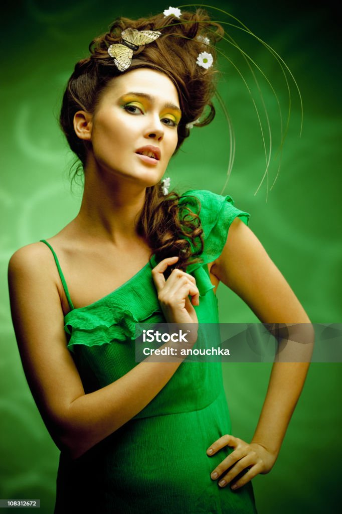 Portrait de jeune Belle femme - Photo de Couleur verte libre de droits