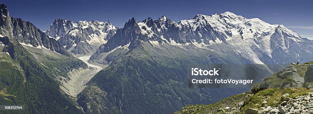 Mont Blanc Mer de Glace alpejskich szczytów mountain panorama Francja - Zbiór zdjęć royalty-free (Góra Mont Blanc)
