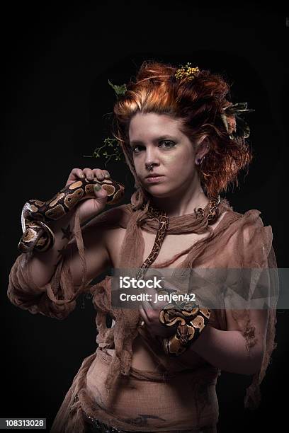 Photo libre de droit de Mère Nature banque d'images et plus d'images libres de droit de Femmes - Femmes, Serpent, Une seule femme