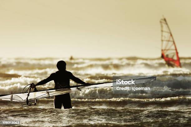 Vamos Surf - Fotografias de stock e mais imagens de Adulto - Adulto, Ao Ar Livre, Atividade Móvel