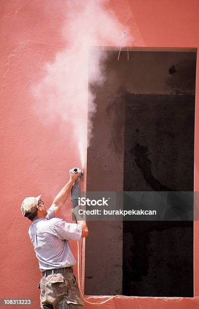 Junger Mann Sägen Betonblock Mit Elektrosäge Türkei Istanbul Stockfoto und mehr Bilder von Bauarbeiter