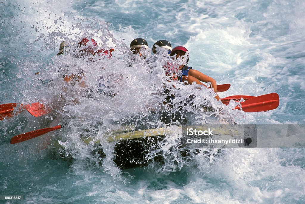 Rafting en eaux vives - Photo de Rafting en eau vive libre de droits