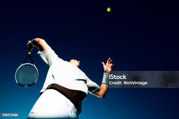 Se La Serviremos Con Foto de stock y más banco de imágenes de Tenis - Tenis, Saque - Deporte, Movimiento