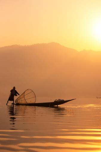 Morning fishing in Inle Lake - Myanmar