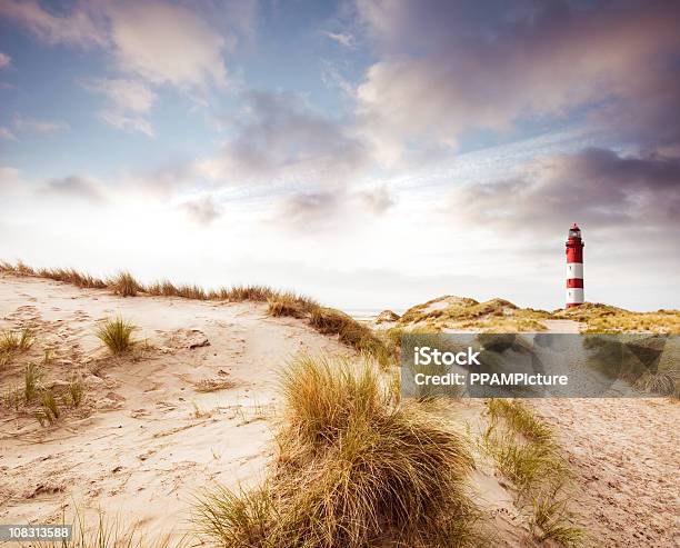 Faro Tra Le Dune - Fotografie stock e altre immagini di Regione tedesca del Mare del Nord - Regione tedesca del Mare del Nord, Duna, Spiaggia