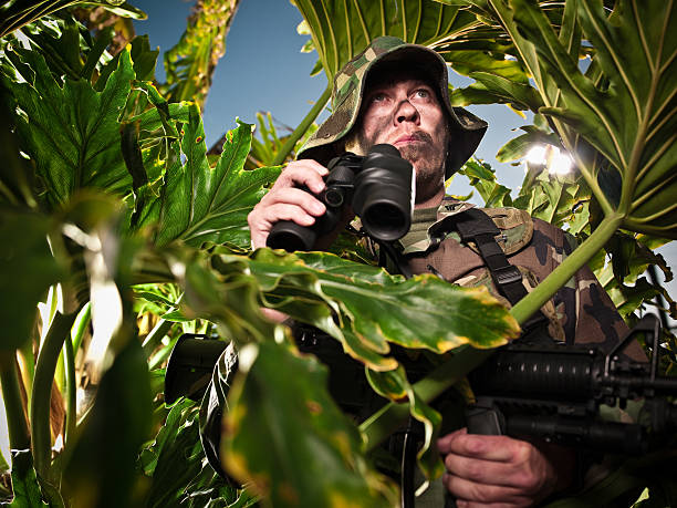 jungle warfare - armed forces war military macho stock-fotos und bilder