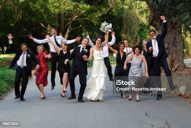 Familia Feliz En Una Boda Foto de stock y más banco de imágenes de Novio - Boda - Novio - Boda, Padre de la novia, Adulto joven