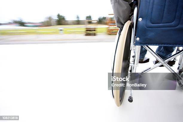 Sedia A Rotelle Motion Velodromo - Fotografie stock e altre immagini di Accessibilità - Accessibilità, Apparecchiatura medica, Arto - Parte del corpo