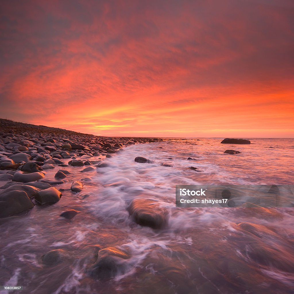 Red sky Costa - Foto stock royalty-free di Alba - Crepuscolo