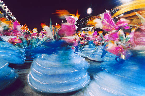 carnaval de río de janeiro-baianas - samba dancing fotografías e imágenes de stock