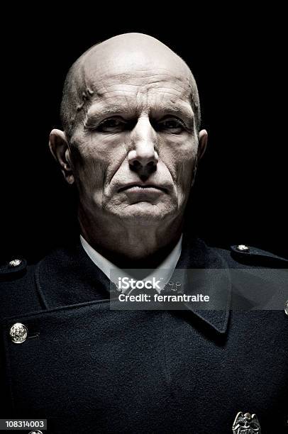 Photo libre de droit de Portrait De Mâle Officier De Police Tonifiée banque d'images et plus d'images libres de droit de Sérieux - Sérieux, Hommes, Persuasion