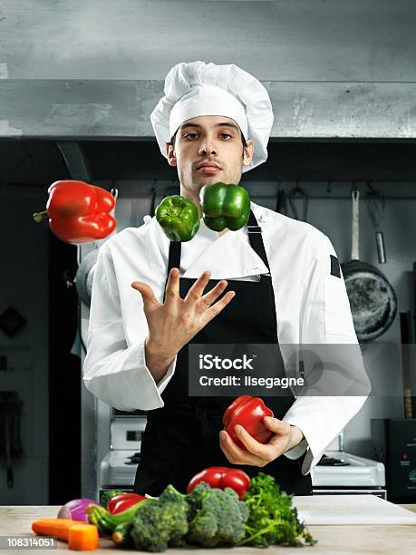 Chefe De Malabarismo - Fotografias de stock e mais imagens de Chefe de Cozinha - Chefe de Cozinha, Malabarismo - Atividade, Humor
