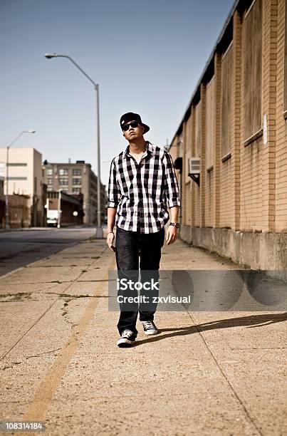 스트리트가 거리에 대한 스톡 사진 및 기타 이미지 - 거리, 건물 외관, 근육질 남자