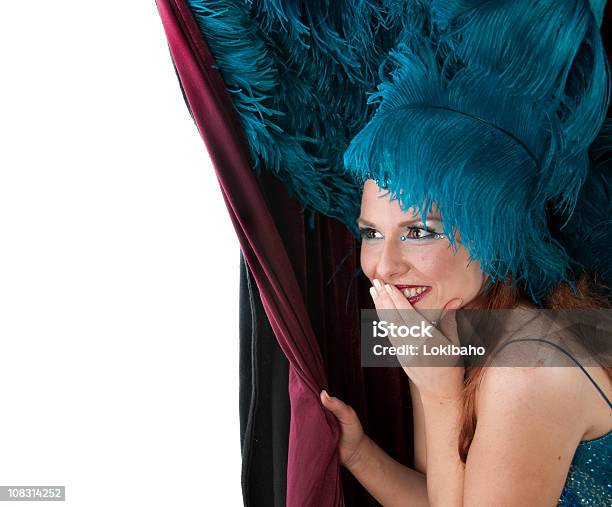 Foto de Mostrar Garota Segurando Cortina e mais fotos de stock de Adulto - Adulto, Atuar, Azul Turquesa