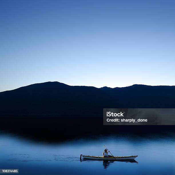 Xxxl Crepúsculo Piragüista Foto de stock y más banco de imágenes de Estado de Washington - Estado de Washington, Kayak - Piragüismo y canotaje, Parque Nacional de las Cascadas del Norte