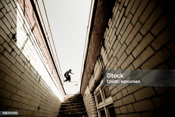 Parkour E Freerunning - Fotografias de stock e mais imagens de Concentração - Concentração, Correr, Corrida livre