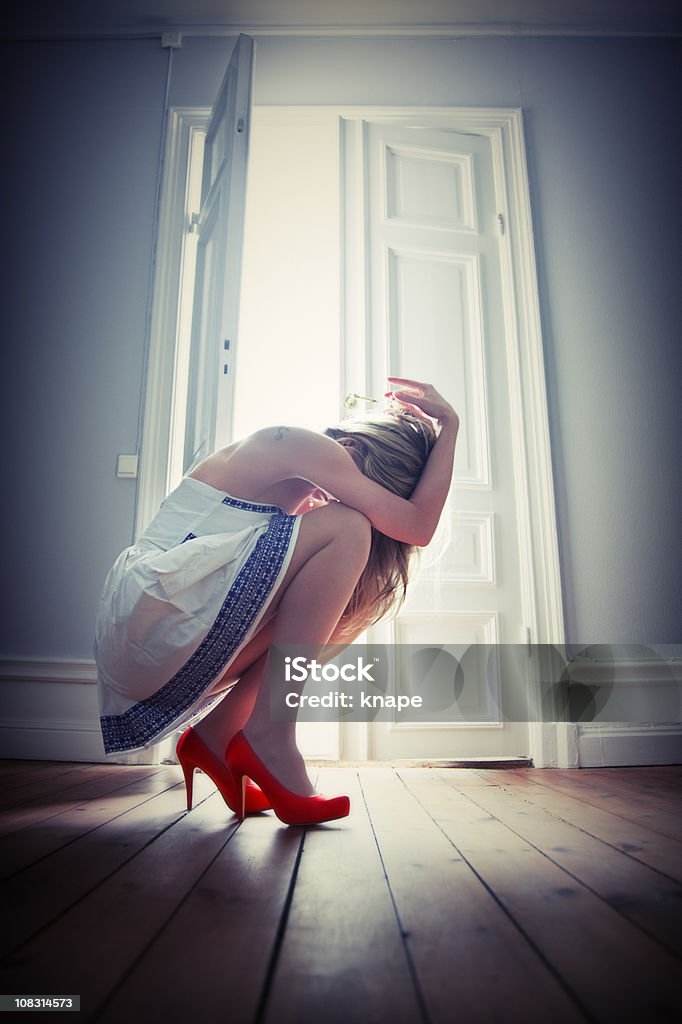 Donna solitaria - Foto stock royalty-free di Aperto