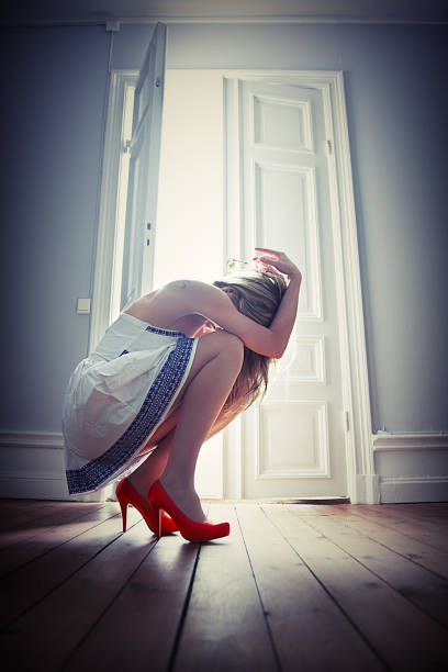 lonely женщина - high heels flash стоковые фото и изображения