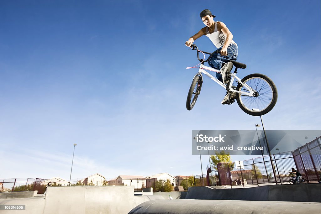 Bicicleta BMX Stunt-rabo de chicote - Foto de stock de Ciclismo BMX royalty-free