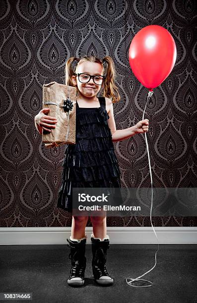 Chica De Cumpleaños Foto de stock y más banco de imágenes de Color - Tipo de imagen - Color - Tipo de imagen, Cumpleaños, Espacio en blanco