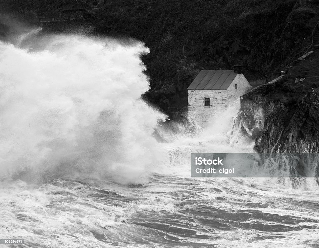 완력 10 폭풍, Porthgain, 펨브룩셔, 웨일즈, 영국 - 로열티 프리 파도 스톡 사진