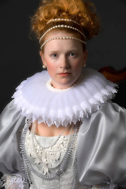 queen elizabeth - renaissance women queen fashion photos et images de collection