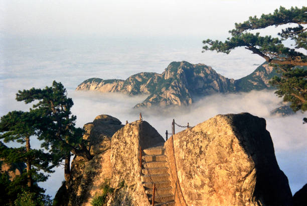 entre no paraíso - huangshan mountains - fotografias e filmes do acervo