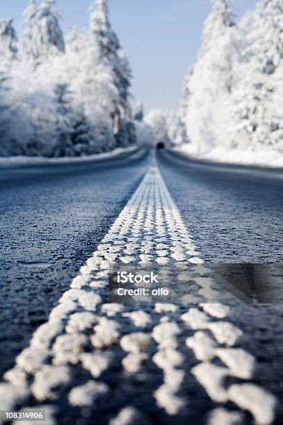 Marcador De Carretera Foto de stock y más banco de imágenes de Aire libre - Aire libre, Asfalto, Ausencia