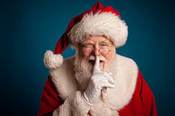 bilder von echten santa claus mit finger auf den mund legen - weihnachtsmann stock-fotos und bilder