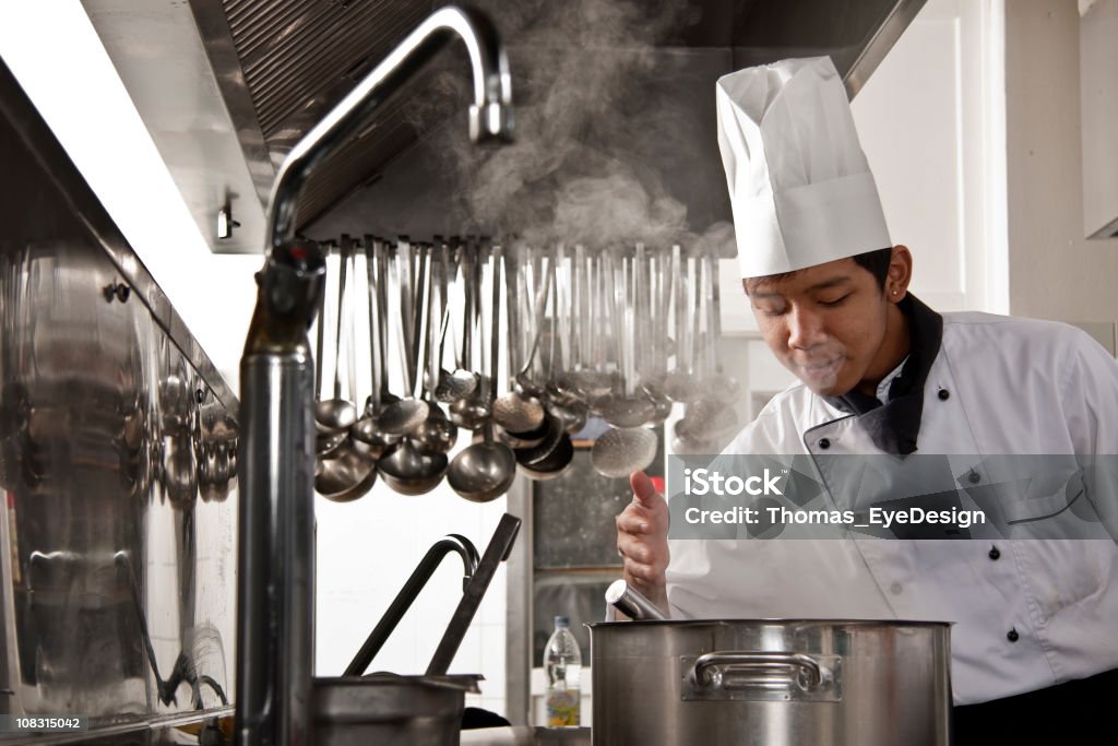 Chef y el empleado en formación - Foto de stock de Chef libre de derechos