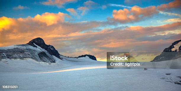 Alba Sul Ghiacciaio - Fotografie stock e altre immagini di Alpi - Alpi, Alpinismo, Ambientazione esterna