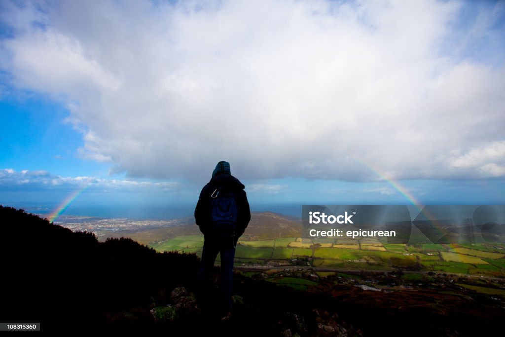 Arco iris sobre el paisaje irlandés - Foto de stock de Excursionismo libre de derechos