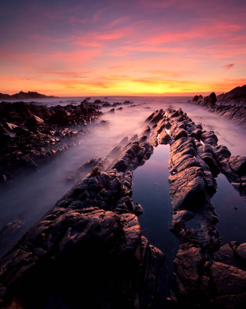 leuchtturm hartland quay - devon north devon sunset multi colored stock-fotos und bilder