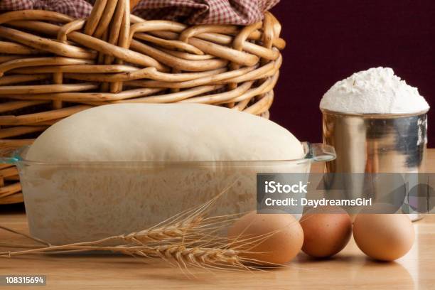 La Serie Pan Foto de stock y más banco de imágenes de Fermentación - Fermentación, Masa - Comida, Pan - Comida básica