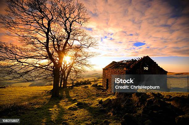 Abandoned House In The Peak District Stock Photo - Download Image Now - Peak District National Park, Barn, Empty