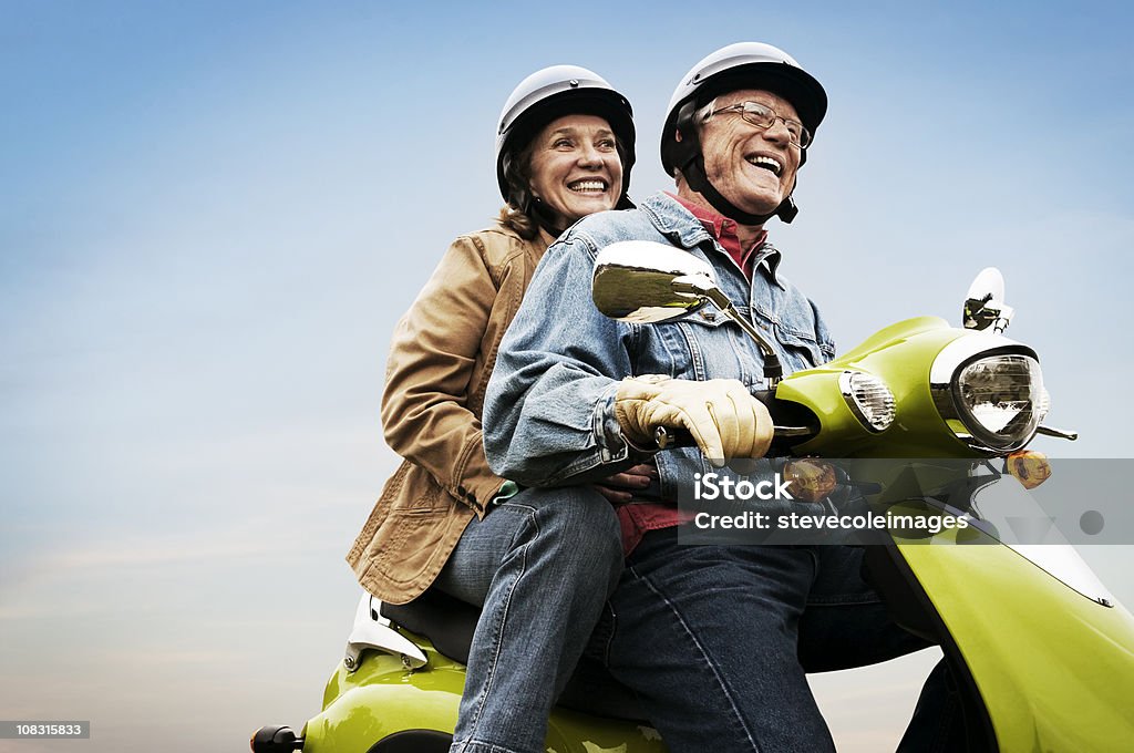 Sénior feliz Casal em Scooter activa - Royalty-free Motorizada Foto de stock