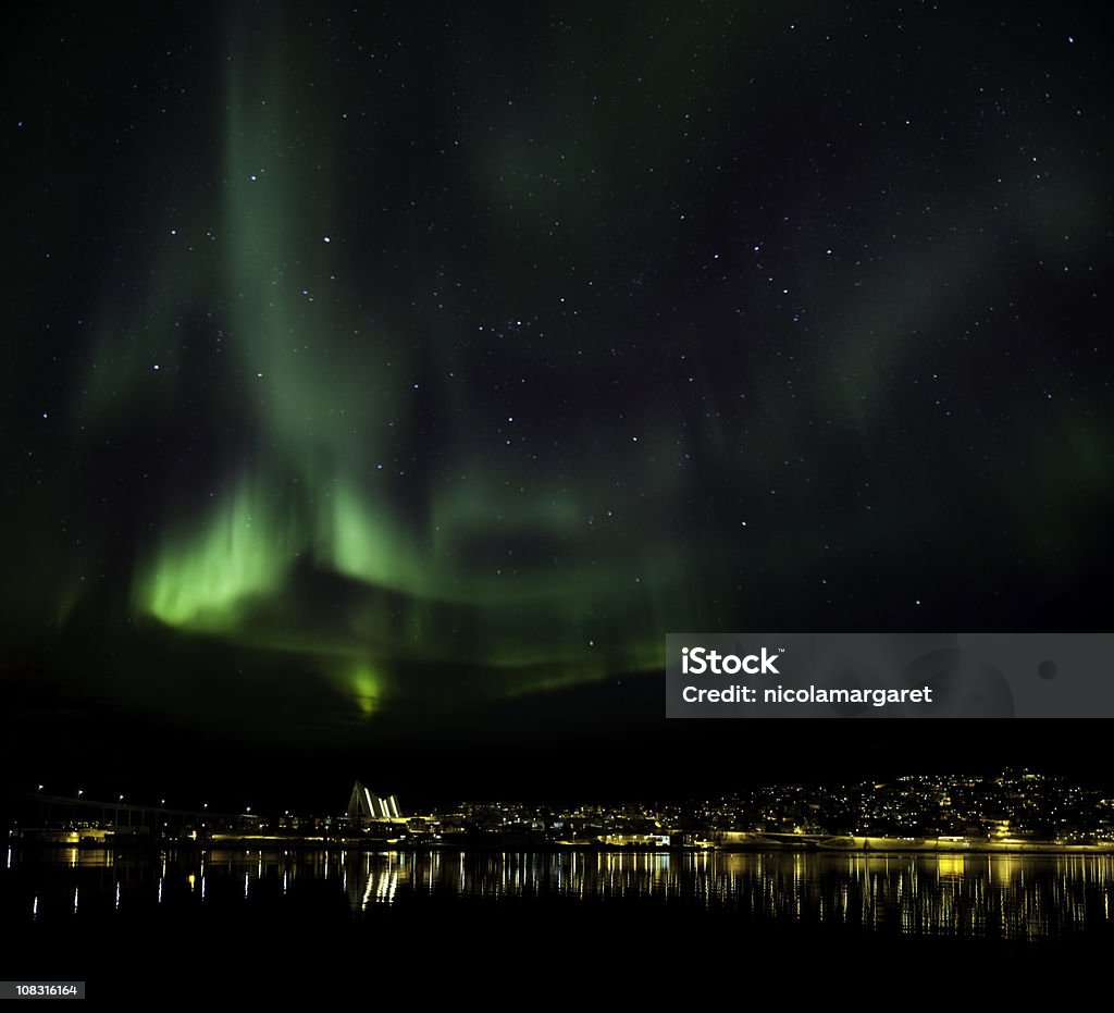 Aurora boreale sopra Tromso, Norvegia - Foto stock royalty-free di Aurora boreale