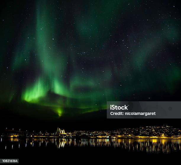 Aurora Boreal Acima Tromso Noruega - Fotografias de stock e mais imagens de Aurora Boreal - Aurora Boreal, Noruega, Tromso