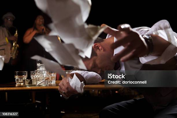 Foto de Não Pagamento e mais fotos de stock de Adulto - Adulto, Alcoolismo, Bar