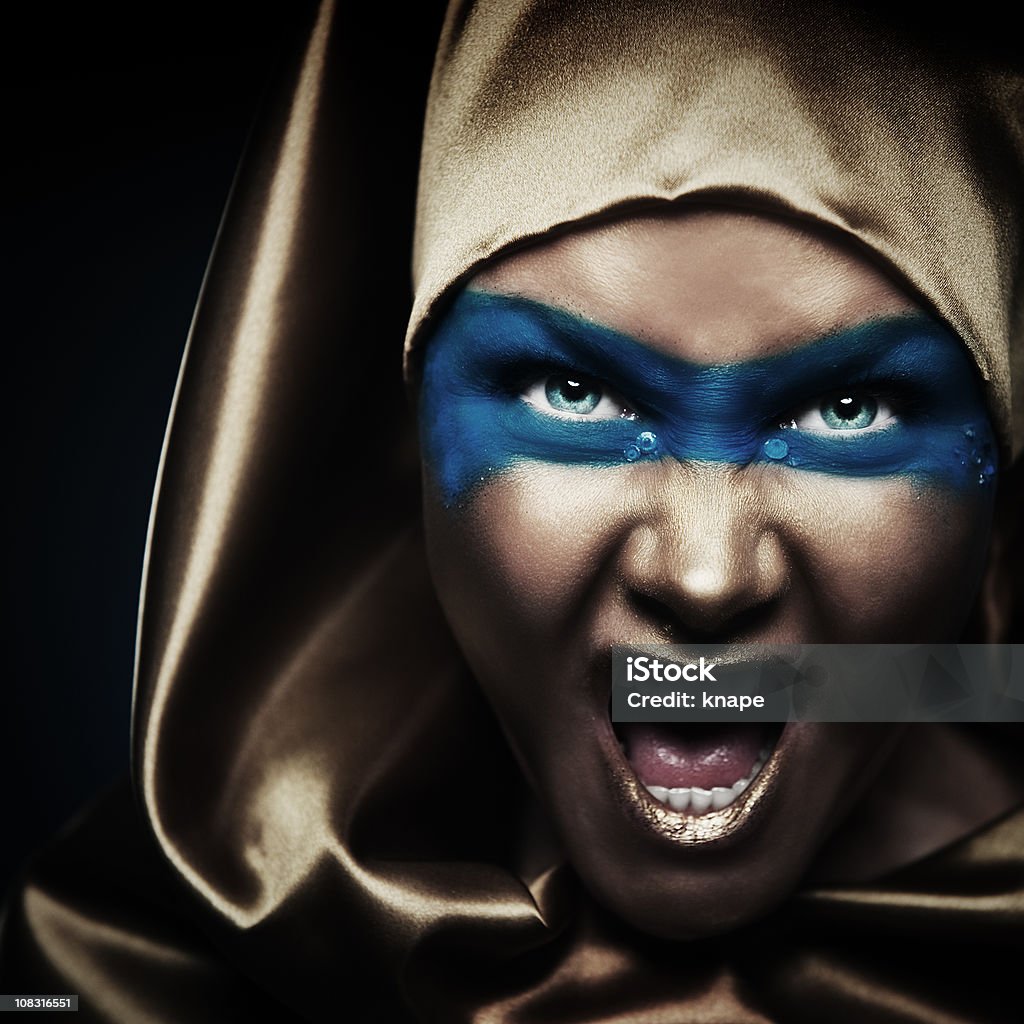 Strillare donna di Pittura per il viso - Foto stock royalty-free di Flash - Tecnica di illuminazione